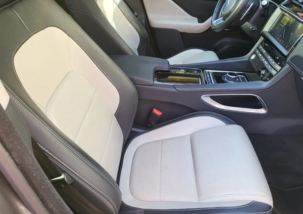Jaguar F-Pace cena 116990 przebieg: 84000, rok produkcji 2018 z Dynów małe 781